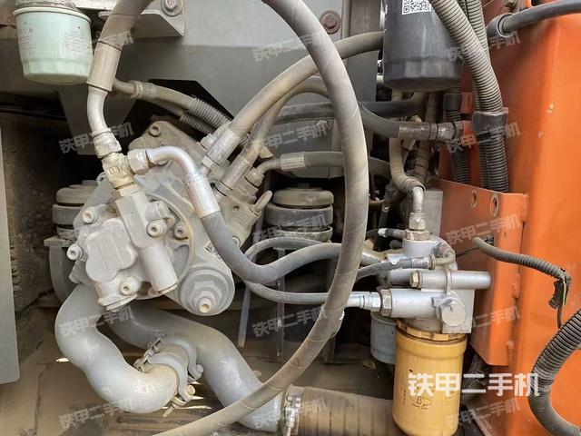 液壓泵艙室正面整體(整機(jī)外觀) 液壓泵艙室正面整體(整機(jī)外觀)