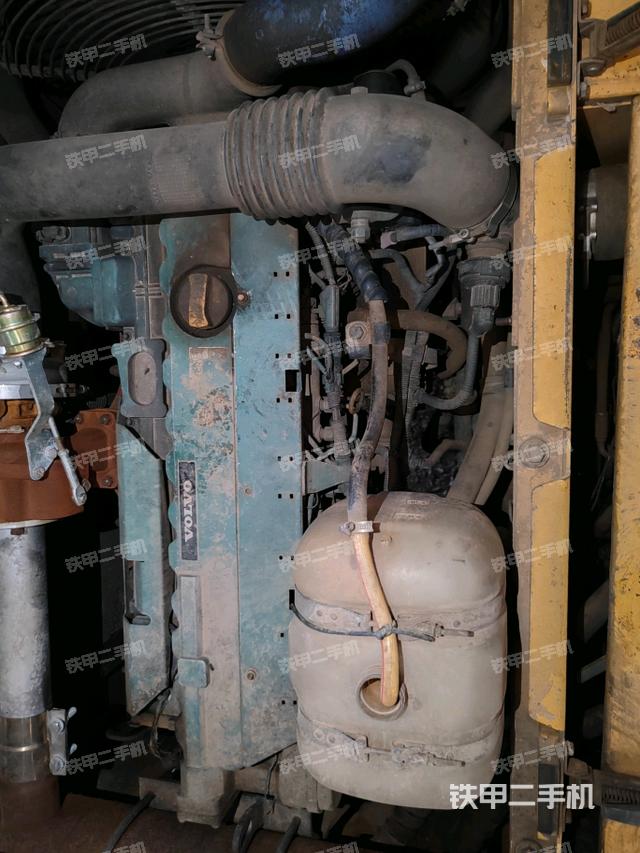 氣門室蓋螺絲特寫（上車部件）