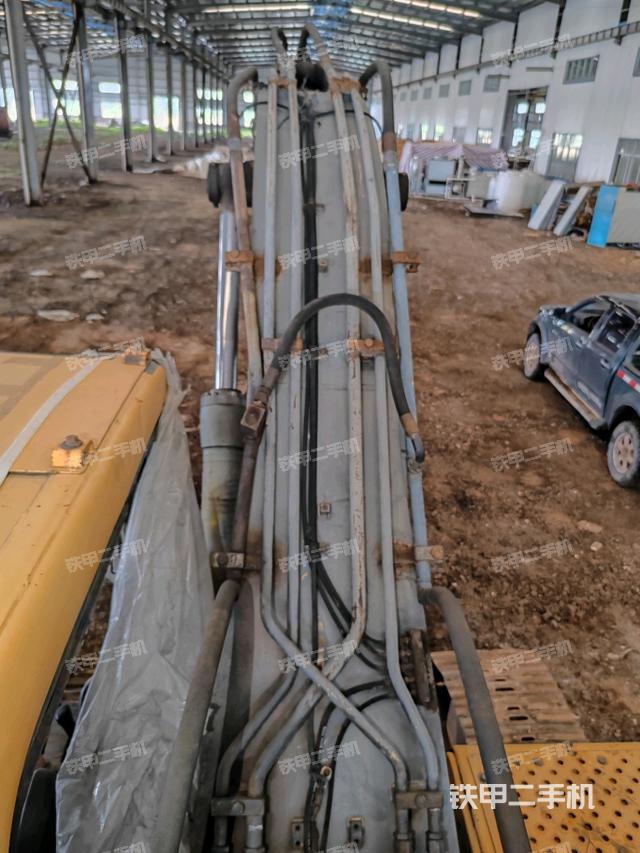 大臂背部俯視（工作和回轉(zhuǎn)裝置）