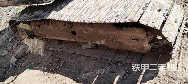 單側(cè)履帶整體(整機(jī)外觀) 單側(cè)履帶整體(整機(jī)外觀)