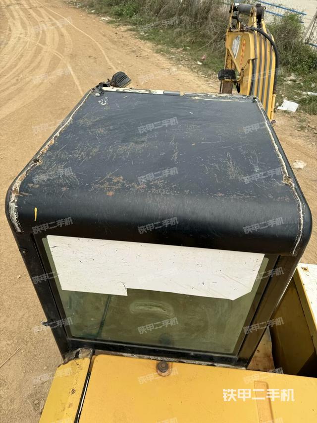 驾驶室顶部（整机外观）