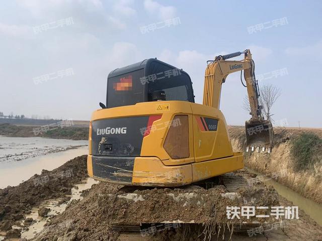 整機右后45°(整機外觀) 整機右后45°(整機外觀)