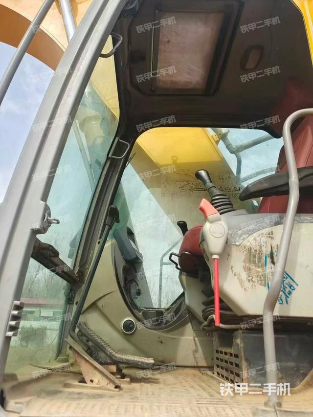 駕駛室整體(整機外觀) 駕駛室整體(整機外觀)