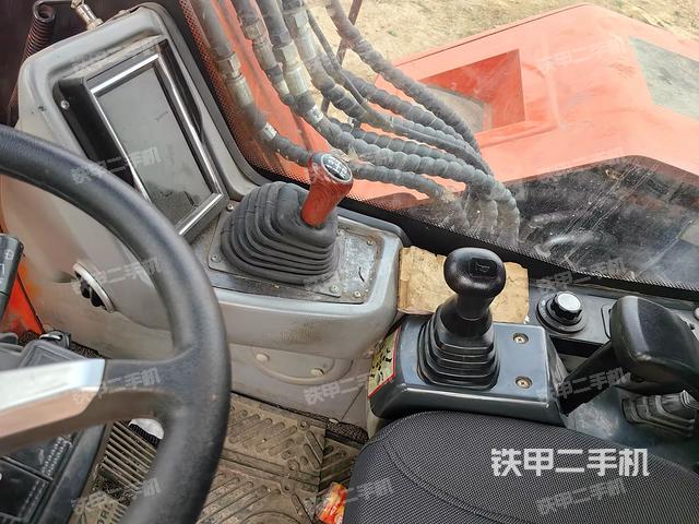 駕駛室整體(整機外觀) 駕駛室整體(整機外觀)