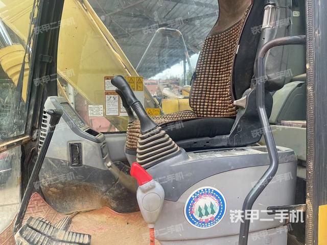 駕駛室整體(整機外觀) 駕駛室整體(整機外觀)