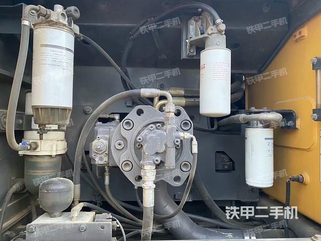 液壓泵艙室正面整體(整機(jī)外觀) 液壓泵艙室正面整體(整機(jī)外觀)