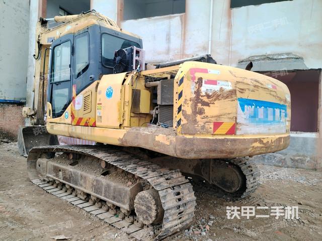 小松PC200-7挖掘机的设备实拍-第2张实拍照片