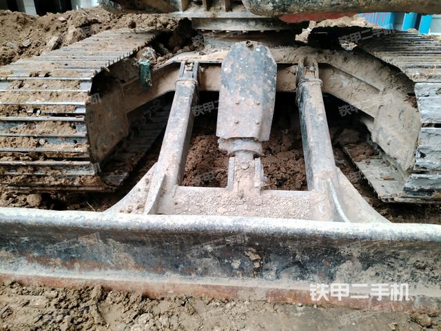 轉(zhuǎn)盤和下車架正前（工作和回轉(zhuǎn)裝置）