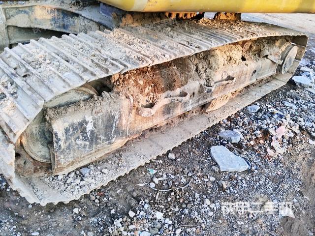 單側(cè)履帶整體(整機外觀) 單側(cè)履帶整體(整機外觀)