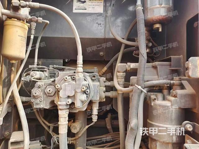 液壓泵艙室正面整體（整機(jī)外觀）