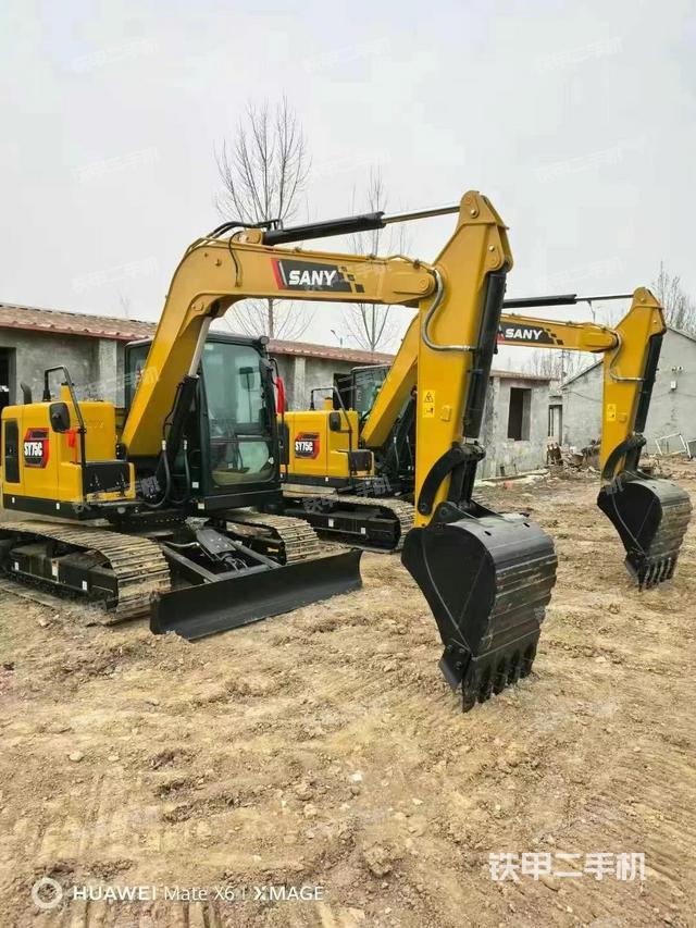 回轉(zhuǎn)馬達(dá)和主控閥（整機(jī)外觀）