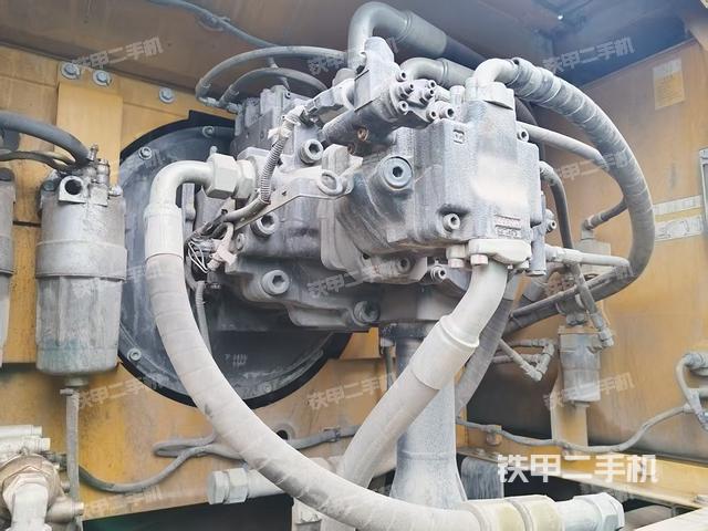 液压泵舱室正面整体（整机外观）