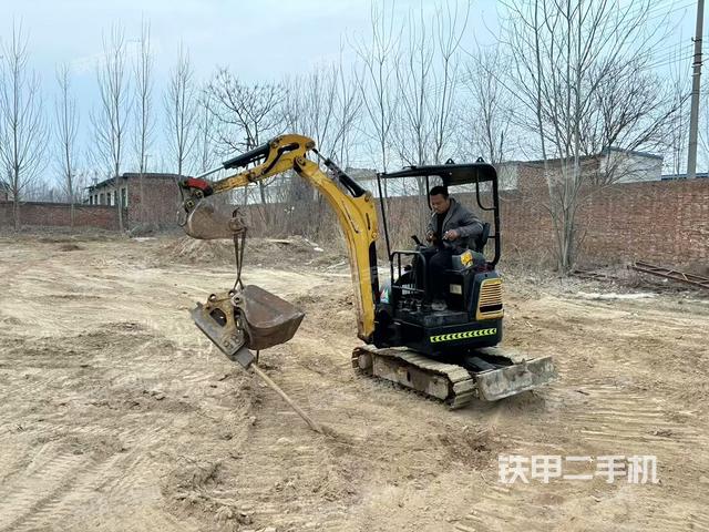 駕駛室整體（整機外觀）