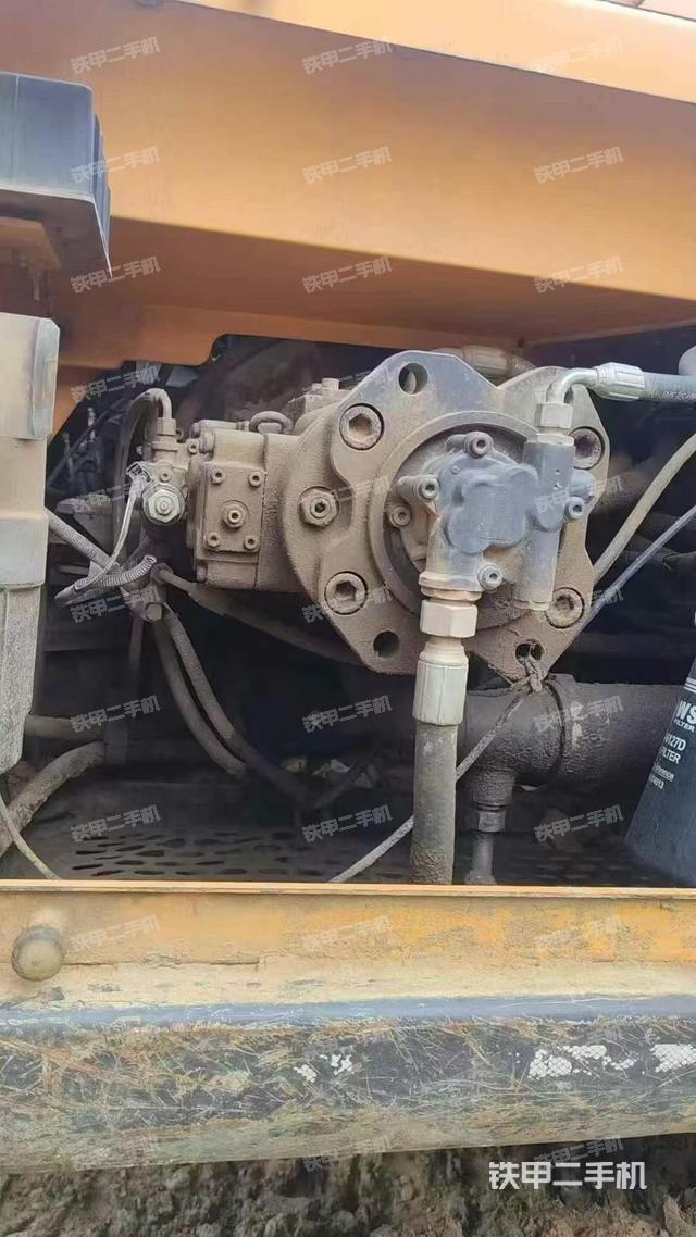 液壓泵艙室正面整體（整機(jī)外觀）