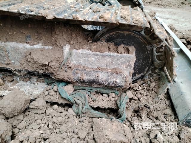 右驅(qū)動輪（行走機構(gòu)）