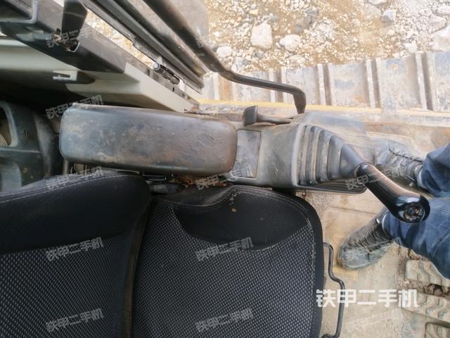 座椅右側(cè)控制臺(tái)/鑰匙門(mén)/油門(mén)/含右手柄（駕駛室部分）