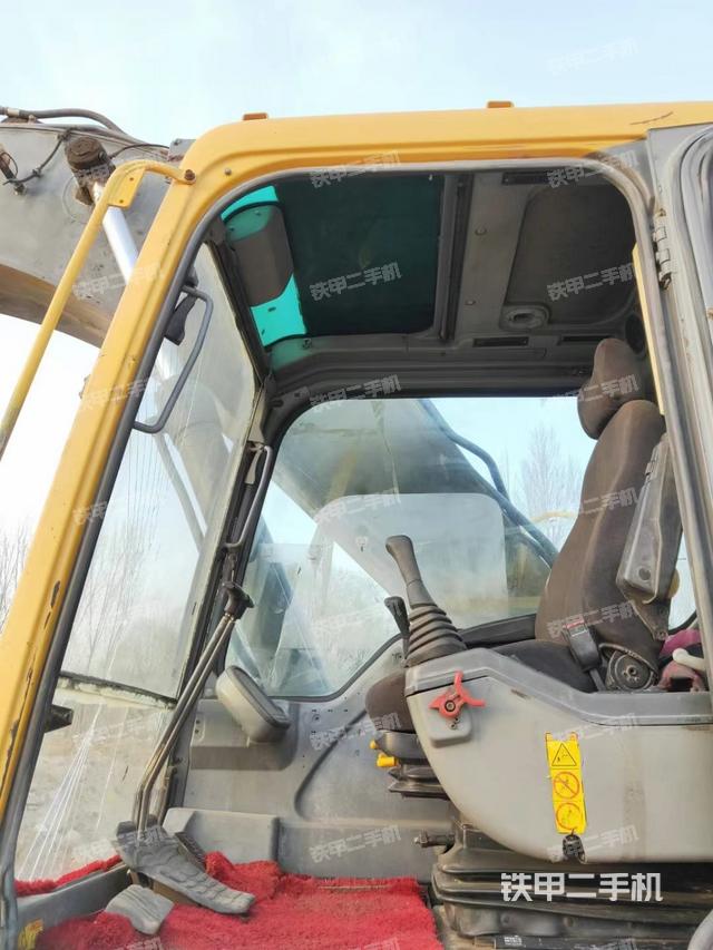 駕駛室整體(整機外觀) 駕駛室整體(整機外觀)