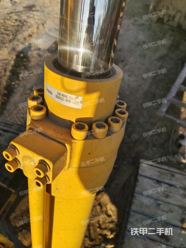 大臂油缸整體?豎拍（工作和回轉(zhuǎn)裝置）