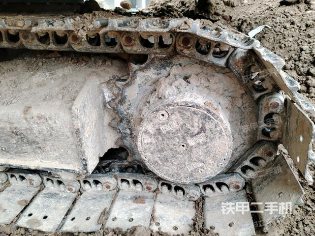 左驅(qū)動輪（行走機構(gòu)）