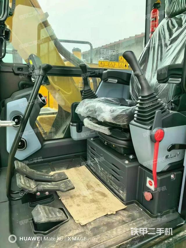 駕駛室整體（整機(jī)外觀）