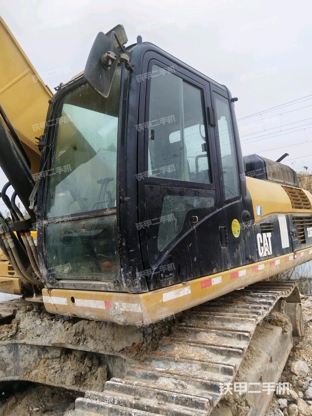 左后方玻璃角標(biāo)（駕駛室部分）