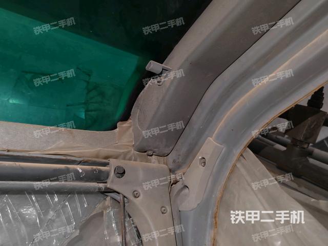 左后方玻璃角標（駕駛室部分）