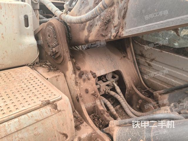 轉(zhuǎn)盤和下車架正前（工作和回轉(zhuǎn)裝置）