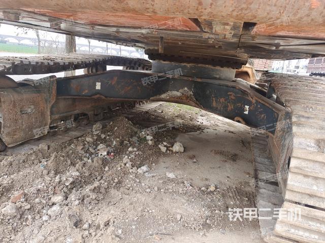 右側(cè)行走馬達(dá)蓋板(行走機構(gòu)) 右側(cè)行走馬達(dá)蓋板(行走機構(gòu))