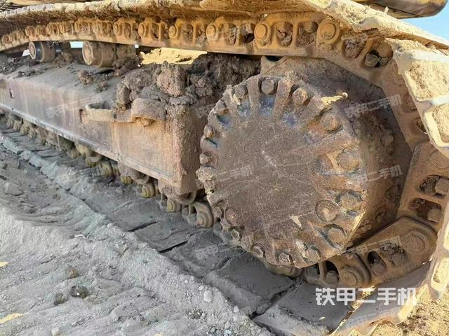 單側(cè)履帶整體(整機(jī)外觀) 單側(cè)履帶整體(整機(jī)外觀)