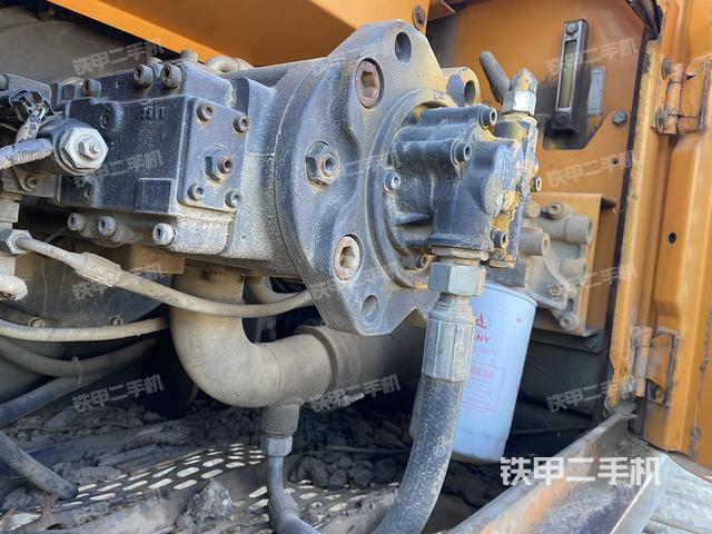 液壓泵艙室正面整體(整機(jī)外觀) 液壓泵艙室正面整體(整機(jī)外觀)