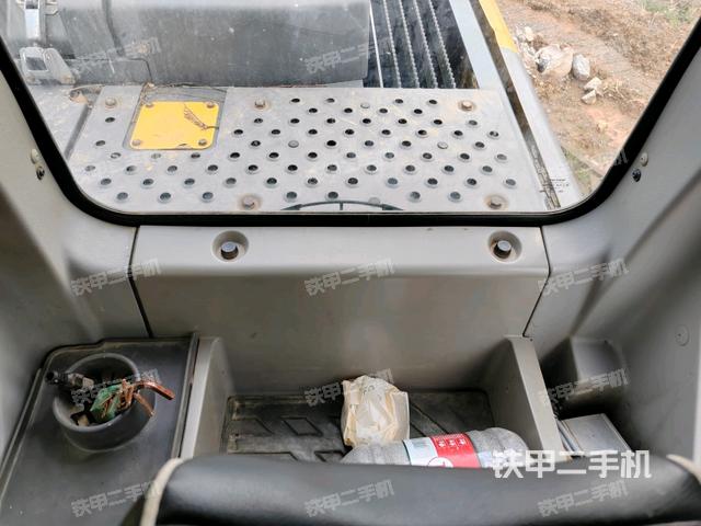 左后方玻璃角標(biāo)(駕駛室部分) 左后方玻璃角標(biāo)(駕駛室部分)
