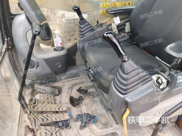 座椅左側(cè)控制臺/音響/含左手柄（駕駛室部分）