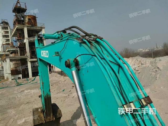 駕駛室頂部（整機(jī)外觀）