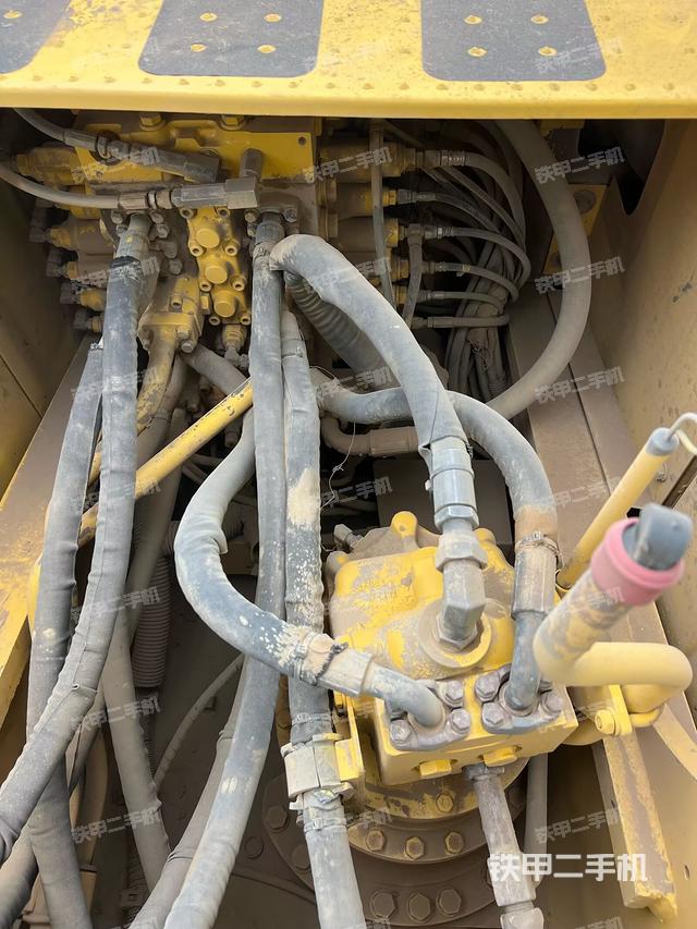 回轉(zhuǎn)馬達和主控閥（整機外觀）