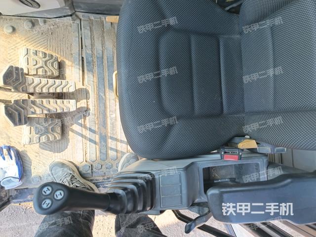 后窗玻璃角標(駕駛室部分) 后窗玻璃角標(駕駛室部分)