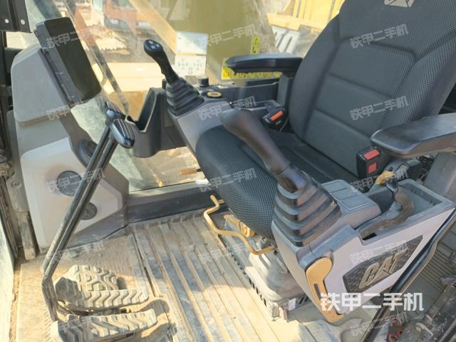 座椅左側控制臺/音響/含左手柄(駕駛室部分) 座椅左側控制臺/音響/含左手柄(駕駛室部分)