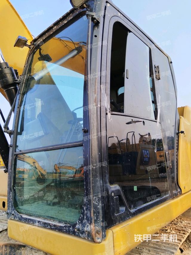 駕駛室整體(整機外觀) 駕駛室整體(整機外觀)