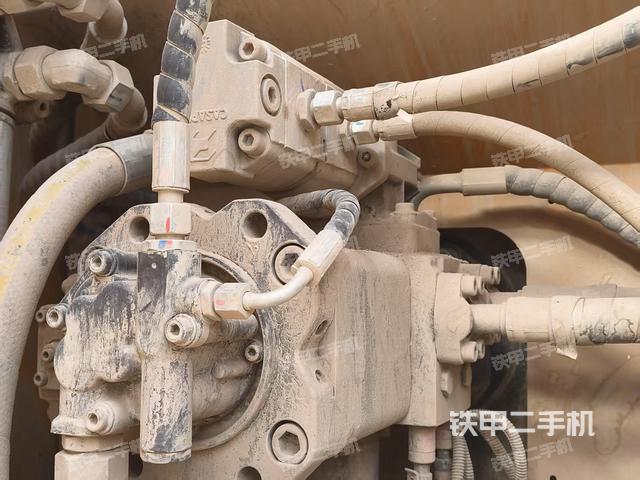 液壓泵艙室正面整體(整機(jī)外觀) 液壓泵艙室正面整體(整機(jī)外觀)