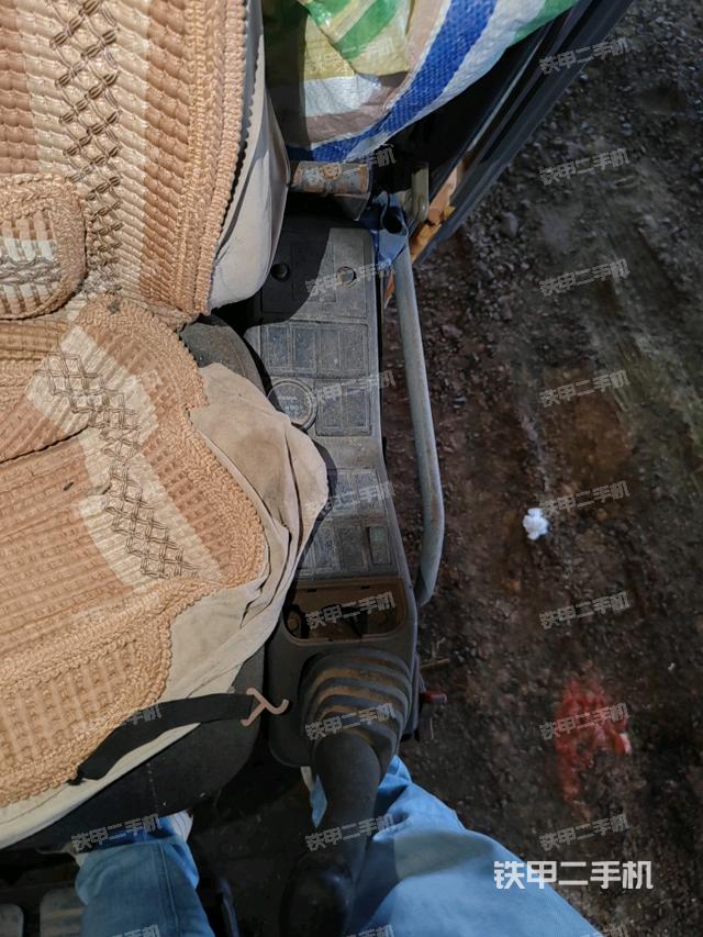 座椅右側(cè)控制臺/鑰匙門/油門/含右手柄（駕駛室部分）