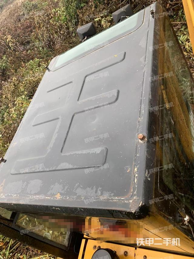 駕駛室頂部(整機(jī)外觀) 駕駛室頂部(整機(jī)外觀)