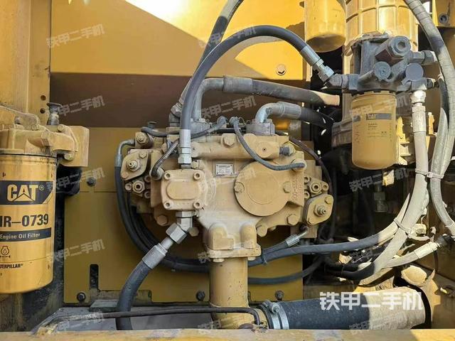 液壓泵艙室正面整體(整機(jī)外觀) 液壓泵艙室正面整體(整機(jī)外觀)