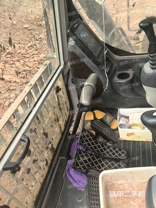 座椅左側(cè)控制臺/音響/含左手柄（駕駛室部分）