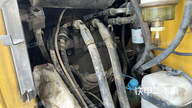 液壓泵艙室正面整體(整機(jī)外觀) 液壓泵艙室正面整體(整機(jī)外觀)