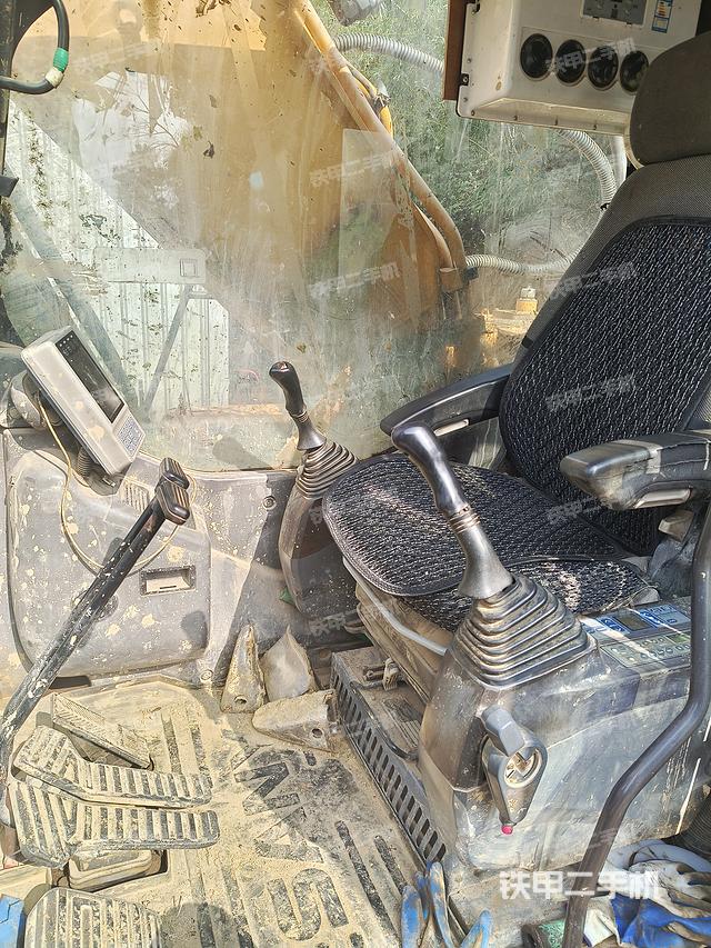 驾驶室整体（整机外观）