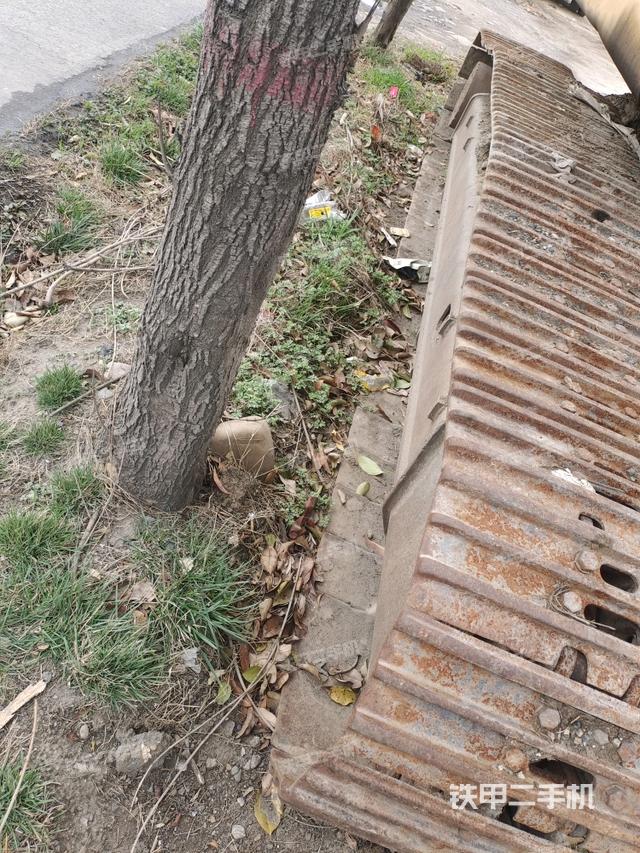 左側(cè)履帶整體?（行走機(jī)構(gòu)）