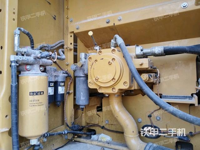 液壓泵艙室正面整體(整機外觀) 液壓泵艙室正面整體(整機外觀)