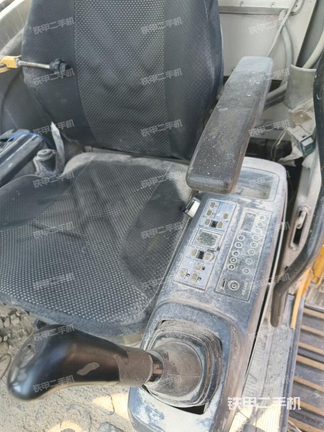 座椅左側(cè)控制臺(tái)/音響/含左手柄（駕駛室部分）