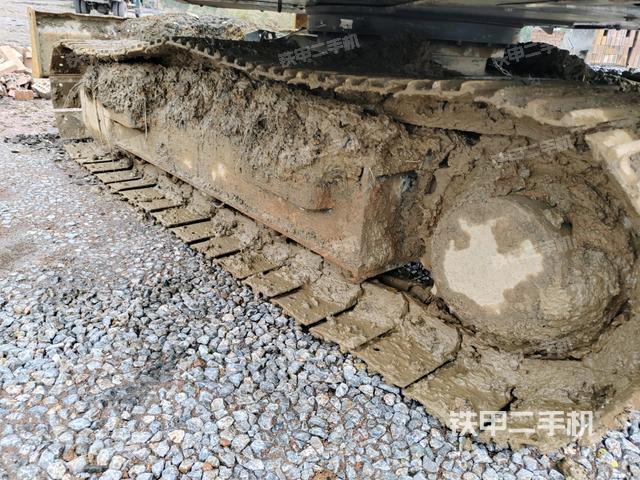 右驅(qū)動輪（行走機構(gòu)）