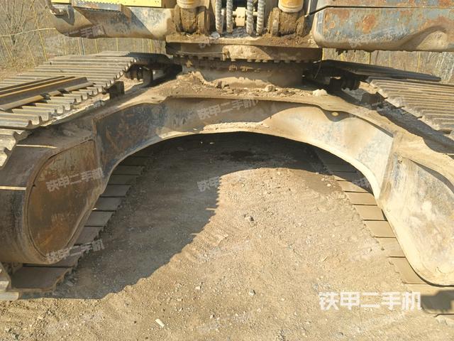 轉(zhuǎn)盤和下車架正前（工作和回轉(zhuǎn)裝置）