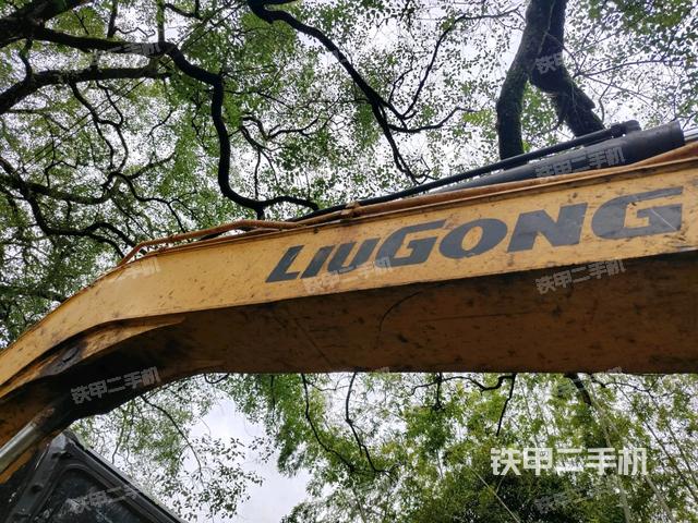 小臂整體右前(工作和回轉(zhuǎn)裝置) 小臂整體右前(工作和回轉(zhuǎn)裝置)